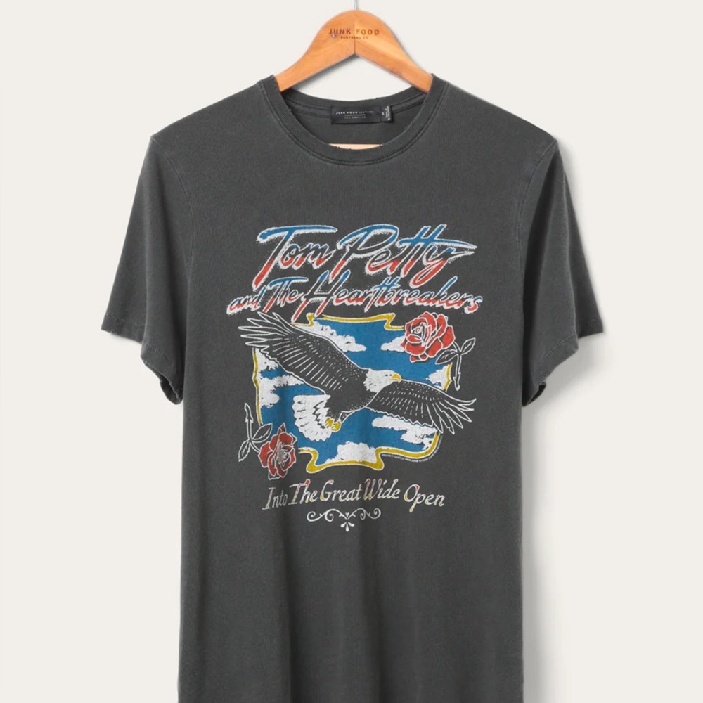 NWOT JUNK FOOD CLOTHING TEE